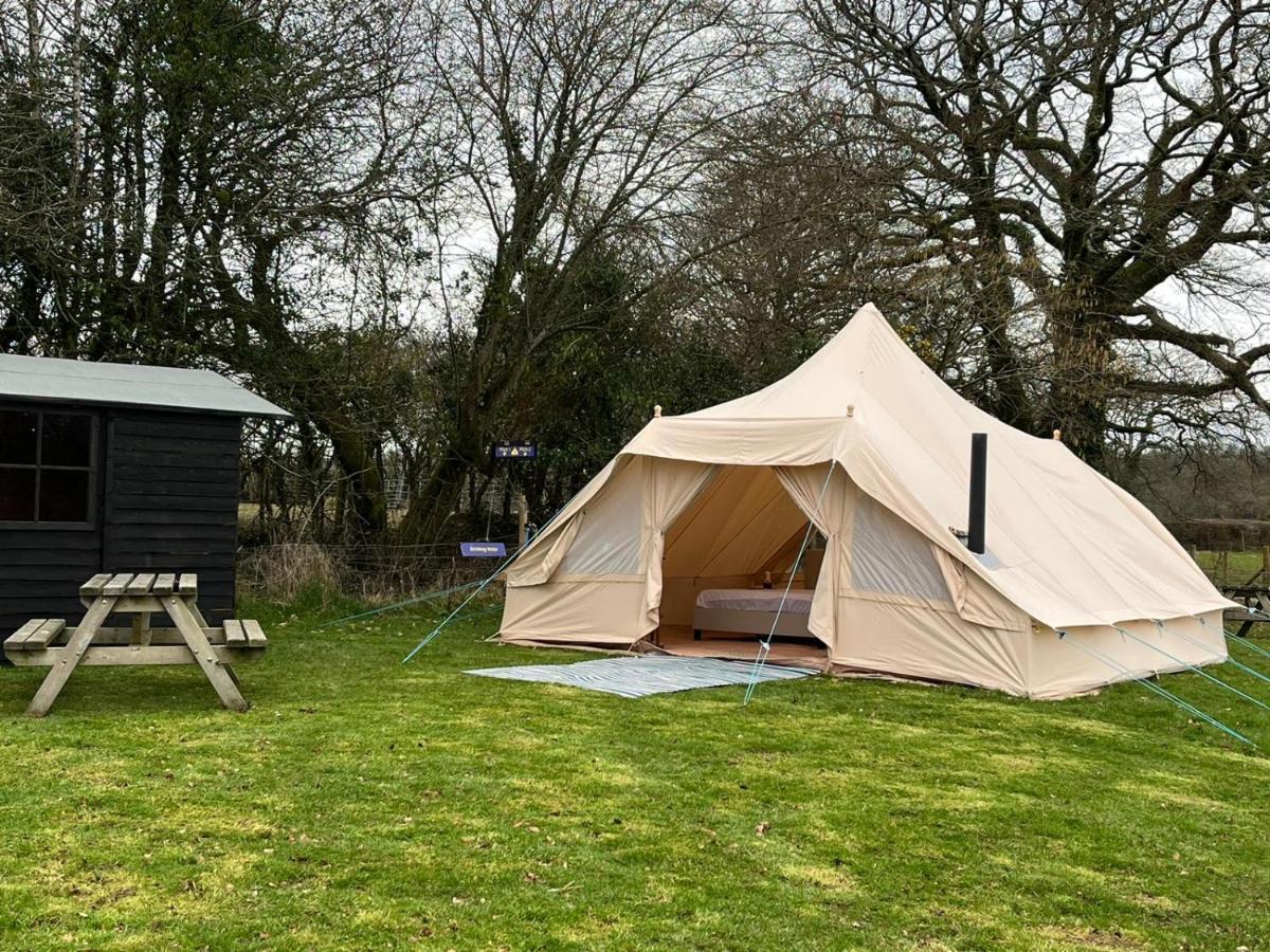 1 Glamping Tent With Kitchen & Electric On Small Family Campsite, No Bedding Supplied 나버스 외부 사진