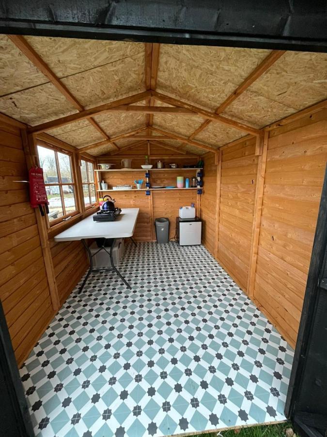 1 Glamping Tent With Kitchen & Electric On Small Family Campsite, No Bedding Supplied 나버스 외부 사진